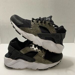 Nike Huaraches Black and Gold girls
